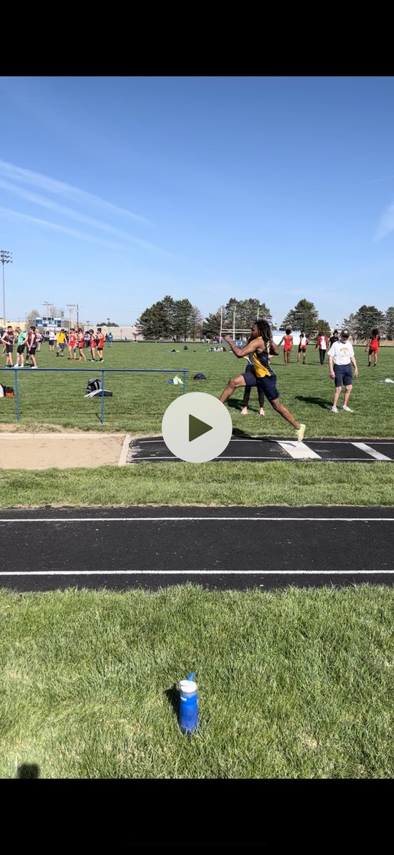 WHS_vault's tweet photo. This guy, @DonteMoore04, 2022 regional qualifier in Lj. Not great jumps, early, ends up sprint relay guy in both 4x1 and 4x2  at regionals. Never  wavered.  Biggest jump supporter we have! 
Able to adapt, not blame, and have success! Congrats https://t.co/vdlksBgAG8