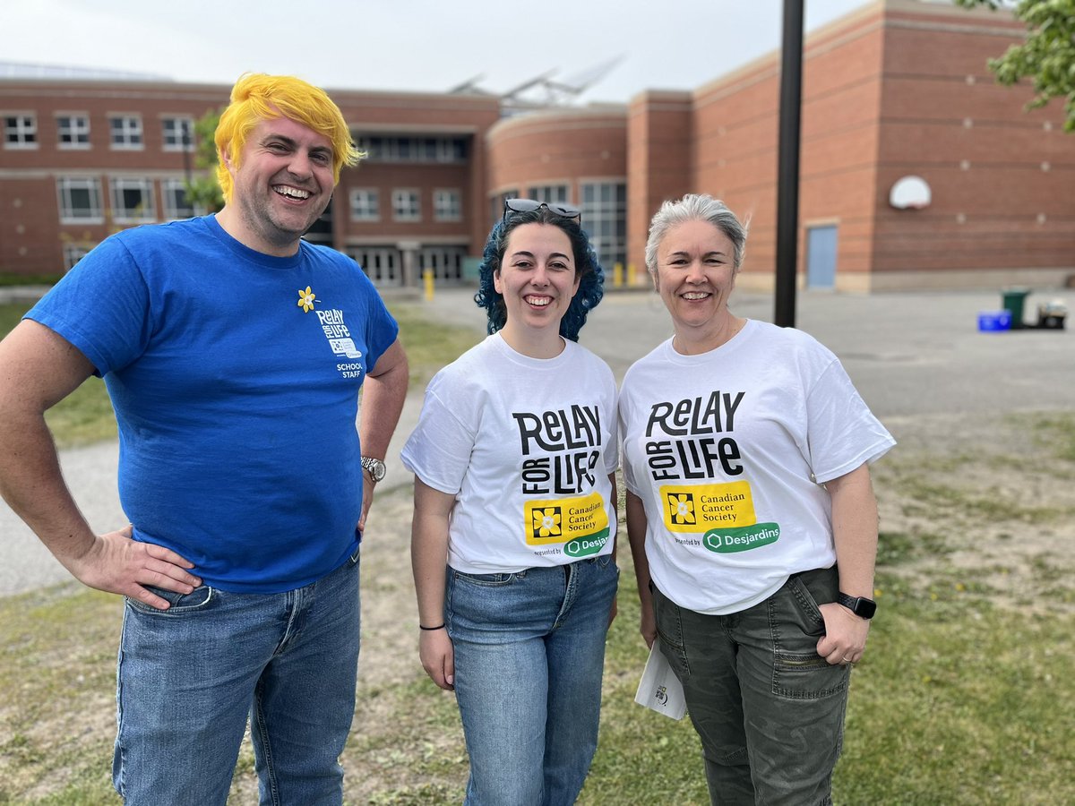 MotherTeresaHS's tweet photo. Another SMT Relay for Life in the books! A perfect day of outdoor fun, celebrating community and raising money cancer research. Huge thanks to @SMTStudentCo and Mr Thompson, Mme Artelle and Mrs Pignat for organizing such a wonderful event #ocsbJoy @OttCatholicSB @RelayForLife https://t.co/B66hyn1TY7