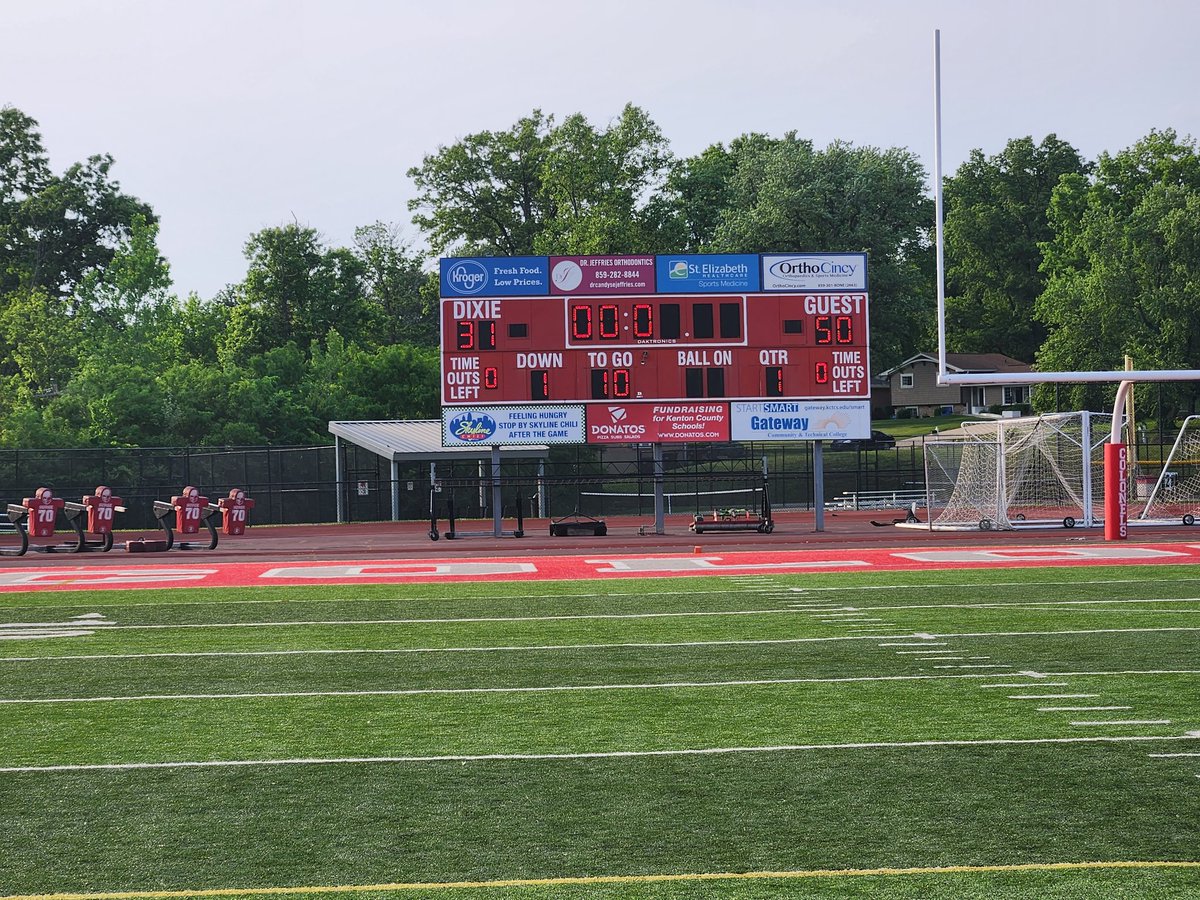DixieHeightsFB's tweet photo. What a great way to end spring ball! Thank you to all those who came out to support these incredible young men! Thank you, team 86, for representing Dixie football with such class! Thank you to @CoachPBurke and his staff. Thank you to every college coach who attended this spring! https://t.co/U6QYpP96C0