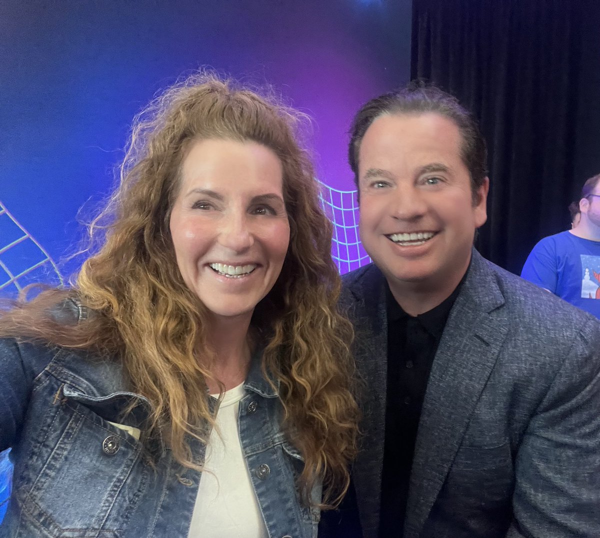 EdibleEstates's tweet photo. First time @veecon event for me and day one has been amazing! I came in thru the slide! and met some great people and inspired me to start using twitter again!  Great talks from many inc @ceverson  and @mhiggins  @justbobbibrown and thanks to @garyvee  @veefriends @Zimmy_eth https://t.co/j57J9t5J5u
