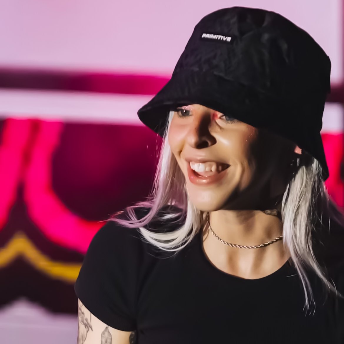 la sonrisa de miko es lo más lindo que verán