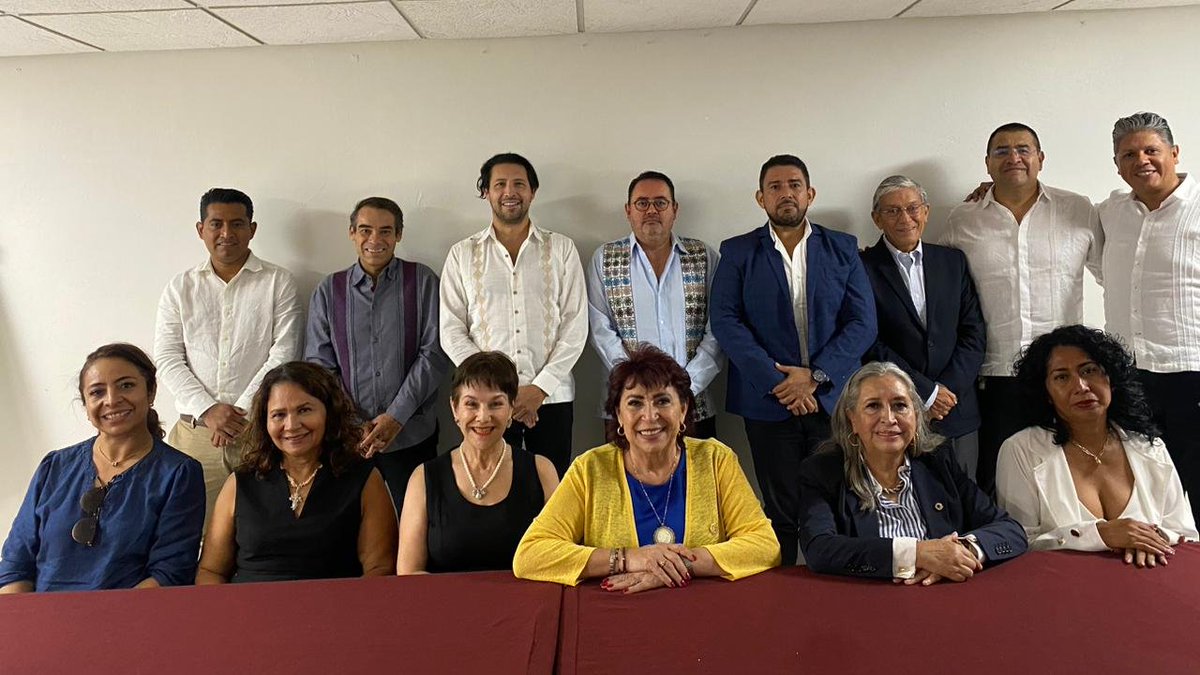 ESPEAZAR's tweet photo. Muy feliz de estar en Oaxaca y aún más de conversar con los industriales de la Región Sur de @CANACINTRAMex . Durante nuestra reunión regional escuchamos inquietudes, brindamos propuestas y acordamos trabajar de la mano para poder aportar al crecimiento de nuestros afiliados. https://t.co/Nu1BjjfjjW