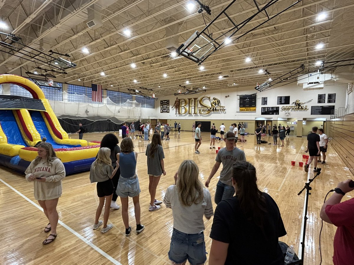 JMayes66's tweet photo. Fun night celebrating with our BHS Class of 2023 at their Senior Sunset🌞@bhs_main @BHSAthletics https://t.co/7DTuywwf8o
