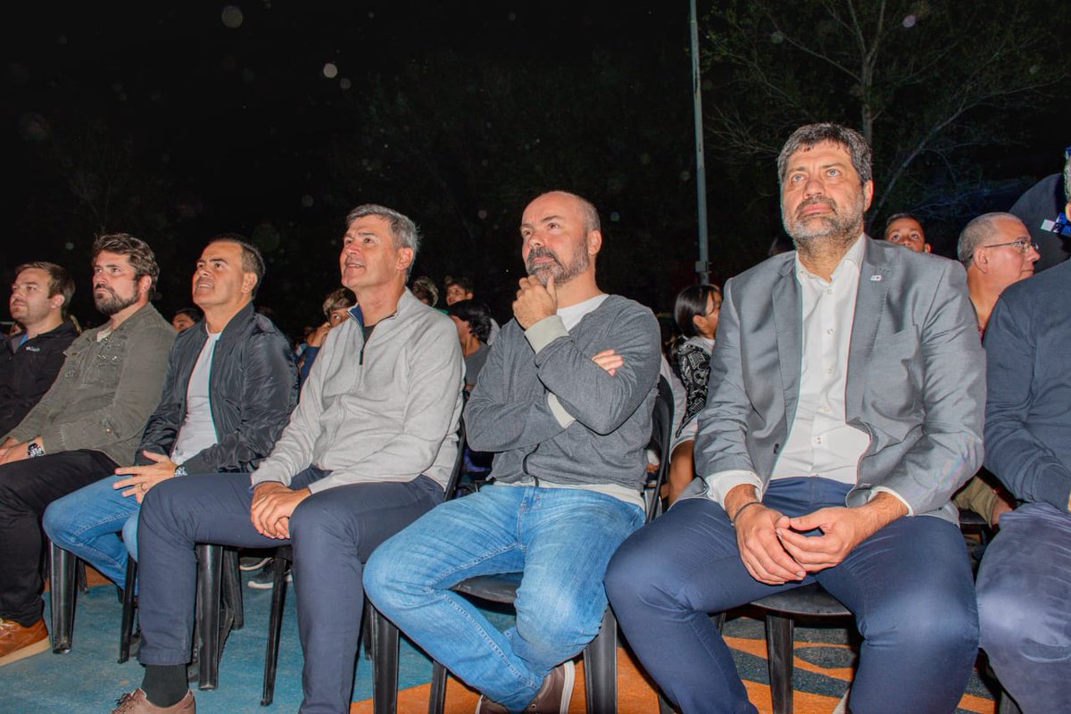JDViola's tweet photo. 👉🏼 Este programa permitirá crear 1️⃣0️⃣0️⃣ nuevos clubes deportivos, poniendo en valor a estas escuelas que contribuyen al desarrollo deportivo y social de los niños y jóvenes, y será sostenido y controlado desde los #CPC https://t.co/0LhvIk4RI8