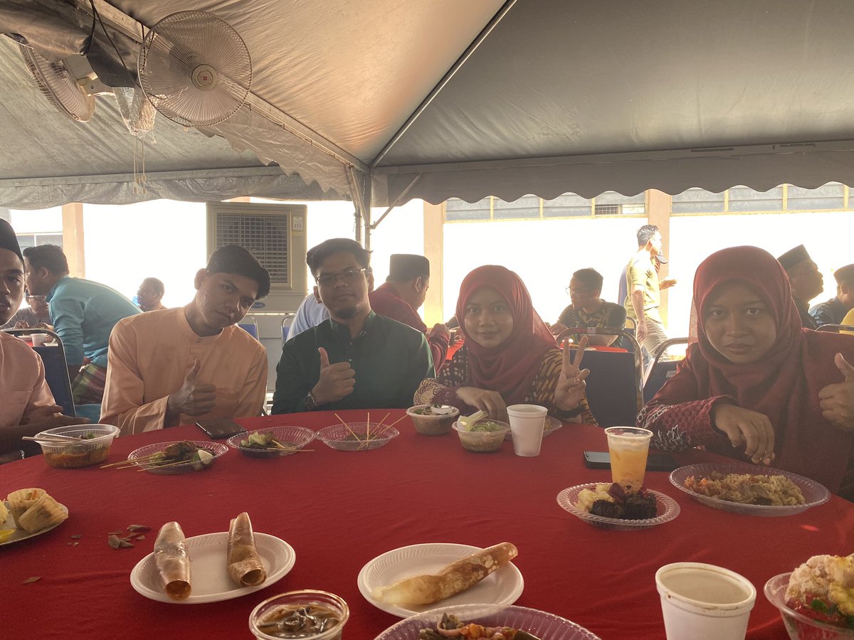 jkrckmintern's tweet photo. Khamis 18/5/2023
- Sambutan Hari Raya Aidilfitri Jabatan Kerja Raya Peringkat Negeri Kedah 2023 yang dihadiri oleh Tuan Pengarah serta warga kakitangan JKR seluruh Negeri Kedah
@EnCiK_JM1
@JKRCKMKedah
#internfebjun2023
#ckmkedah https://t.co/pGebMVzfYx