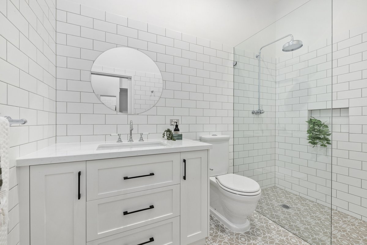 DesignInsideAu's tweet photo. A compact delightful ensuite with superior fittings and fixtures, all white but the patterns involved makes a perfect balance of design.The tiled flooring speaks quietly for this space, both bathroom and laundry follow the same theme which is a balance of traditional /... https://t.co/rYI5tuE2RY