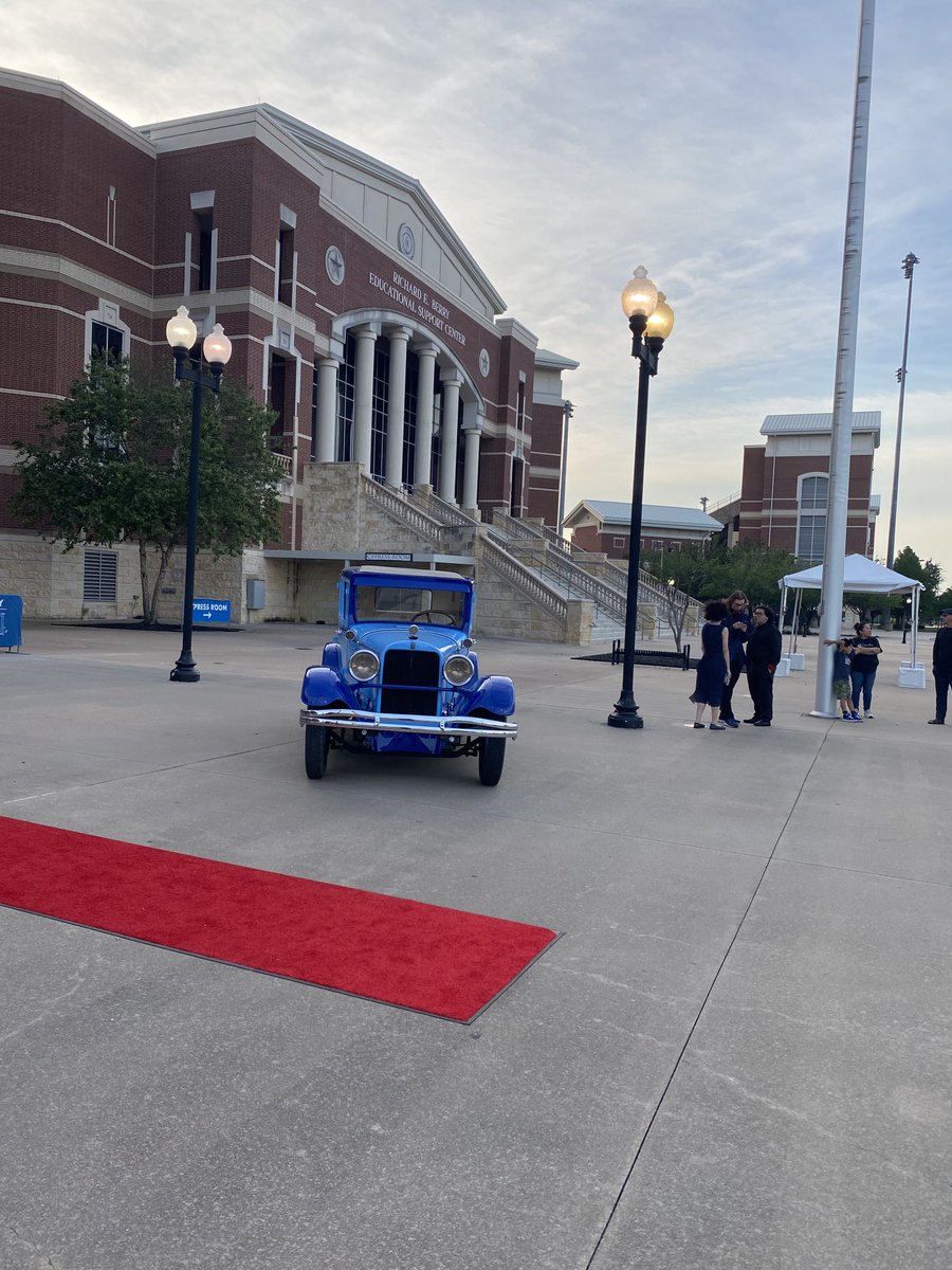 DrCherylTHenry's tweet photo. It’s the Great Gatsby! ⁦@CySpringsHS⁩ ⁦#SeniorProm #AllDayEveryDay https://t.co/sEAEdVJ5ei