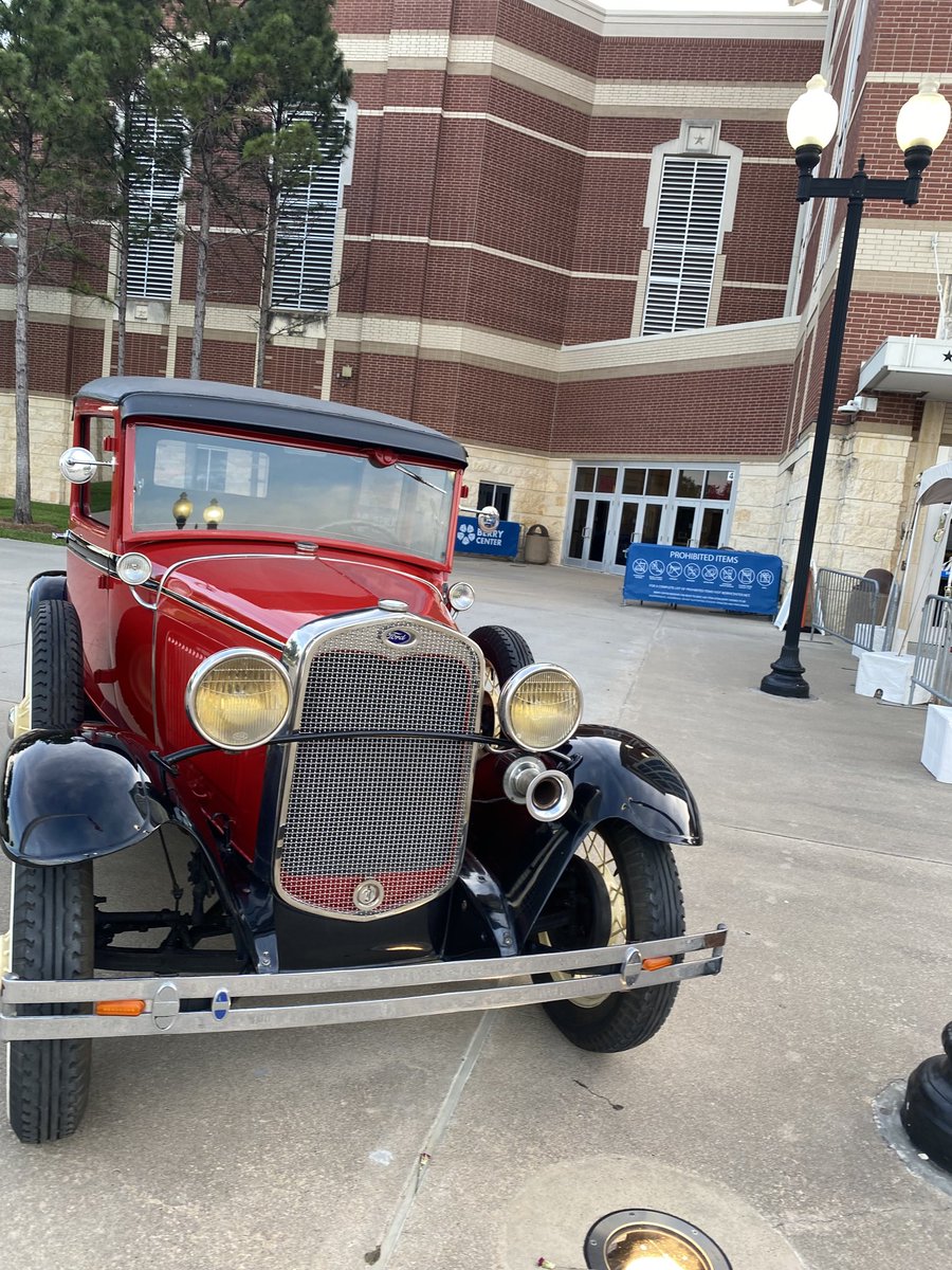 DrCherylTHenry's tweet photo. It’s the Great Gatsby! ⁦@CySpringsHS⁩ ⁦#SeniorProm #AllDayEveryDay https://t.co/sEAEdVJ5ei
