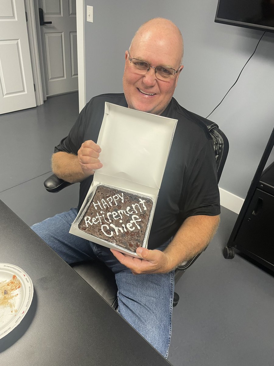 CityofRSKY's tweet photo. Join us in celebrating a remarkable career and wishing a joyful retirement to our Russell Springs Police Chief, Tim Pierce! Mayor Thomas, the Russell Springs City Council, and all employees extend our heartfelt gratitude for your  dedication and service to our community. https://t.co/0HqufHwAsK