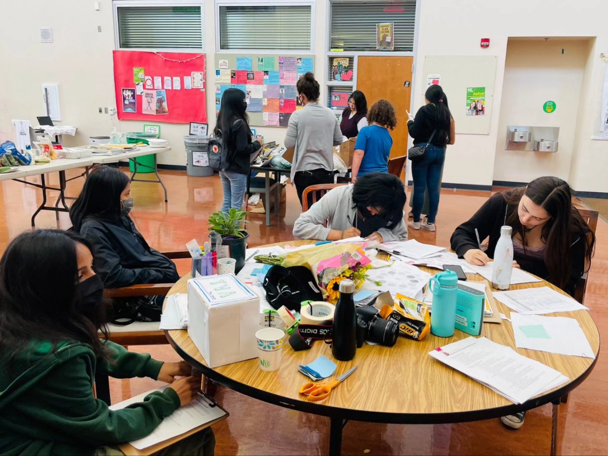 Y_Vs_A's tweet photo. Our Spring 2023 YvA Fellowship had its last meeting this past Saturday!! 🥳💛 We're so proud of all the work the Fellows, and all our YvA Fellowship planning team, for making this semesters program so special!! #YouthPower https://t.co/7uhxkJ8sQ2