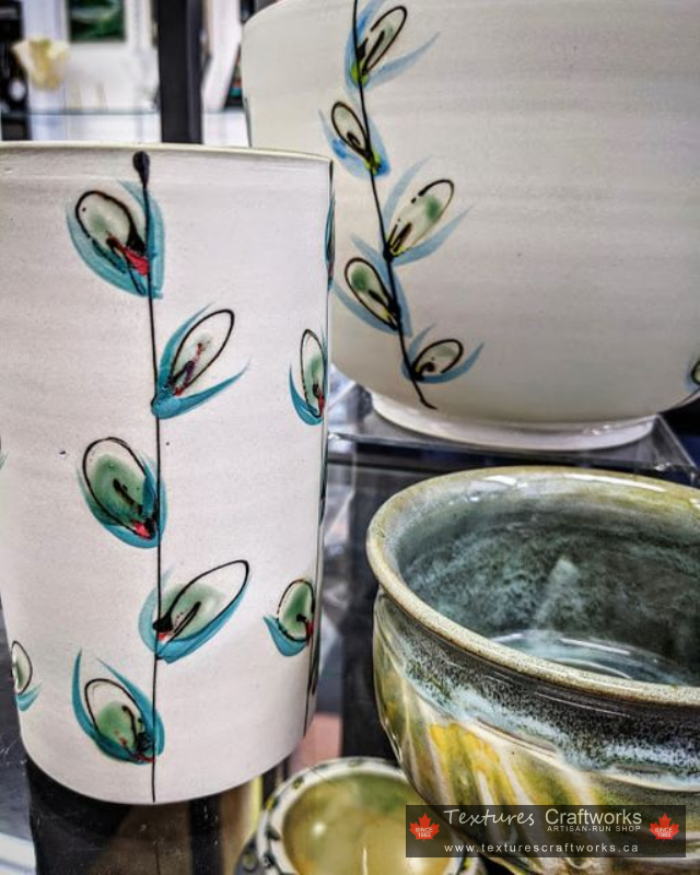 texturescrafts's tweet photo. #Pottery by Cindy Snetsinger would be a lovely #weddinggift! #TexturesCraftworks @LockeStShops 

#handmade #HamOnt #gifts #handcrafted #giftideas #local #artisan #potter #homedecor #vases #accessories #plates #bowls #bowlset https://t.co/OOCQKixlCG