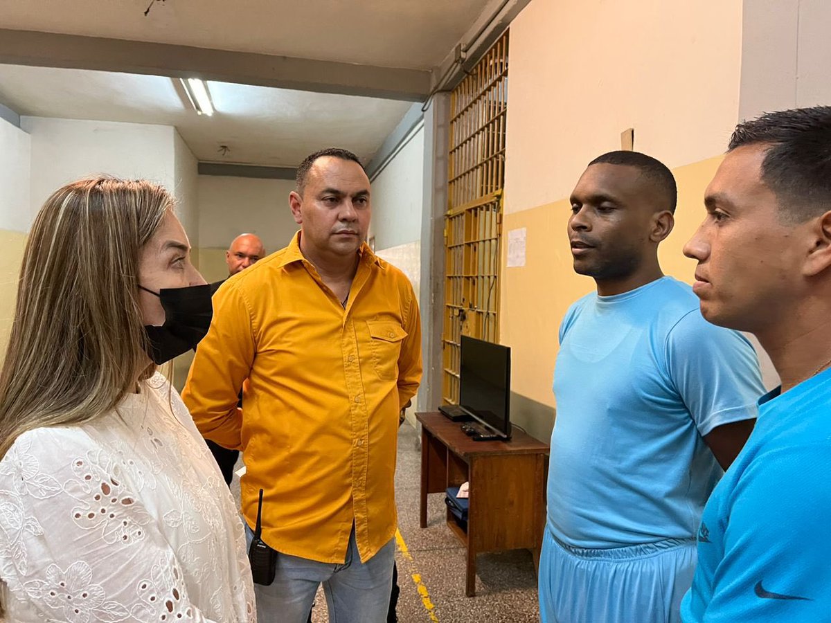 Derecho_paz's tweet photo. Junto a la @DefensaPublicaV @MinpublicoVEN @senamecfoficial los Circuitos Judiciales de AMC, Miranda y La Guaira y los diputados de la AN, realizamos una jornada de atención integral en materia forense, psicosocial, asesoría legal y evaluación judicial a los privados de libertad https://t.co/PEikgv2ZrB