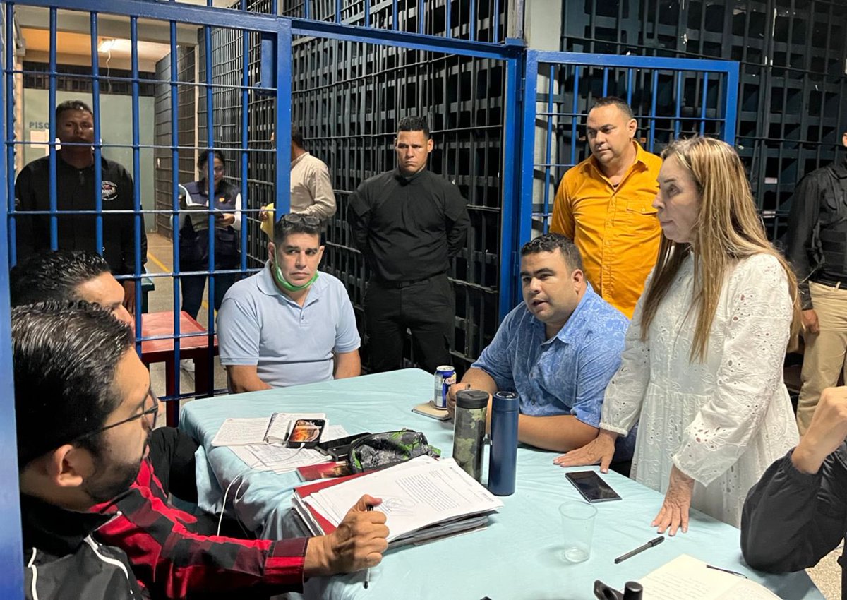 Derecho_paz's tweet photo. Igualmente, ejecutamos boletas de excarcelación como parte del acompañamiento realizado a los procesos judiciales del país.
Continuamos apalancados en las acciones estratégicas del 9no. Vértice de la Gran Misión Cuadrantes de Paz. https://t.co/w3mfHYuGXM