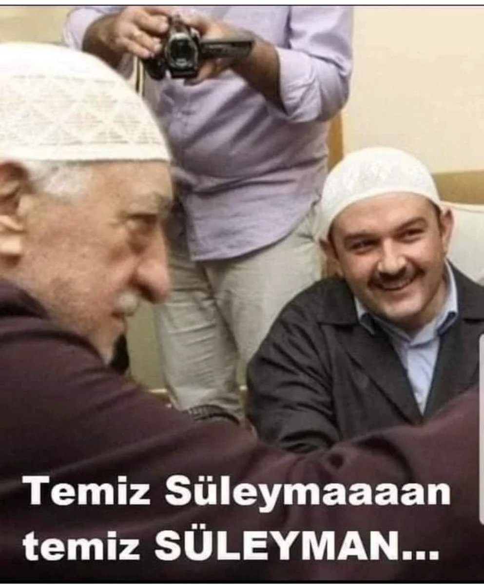 TuRko18009792's tweet photo. @suleymansoylu Bak fotoğraftaki kişileri tanıdın mı? #akpsizturkiye  Türk Milleti FETÖ derken siz yani kansız ve şeref yoksunu #akp liler #hoca efendi diyordunuz #AKPyeOyYok  #19MayisAtaturkuAnmaGenclikVeSporBayrami #SinanATESicinAdalet @RTErdogan @bybekirbozdag #YaliCapikini https://t.co/TqnVfi9sRZ