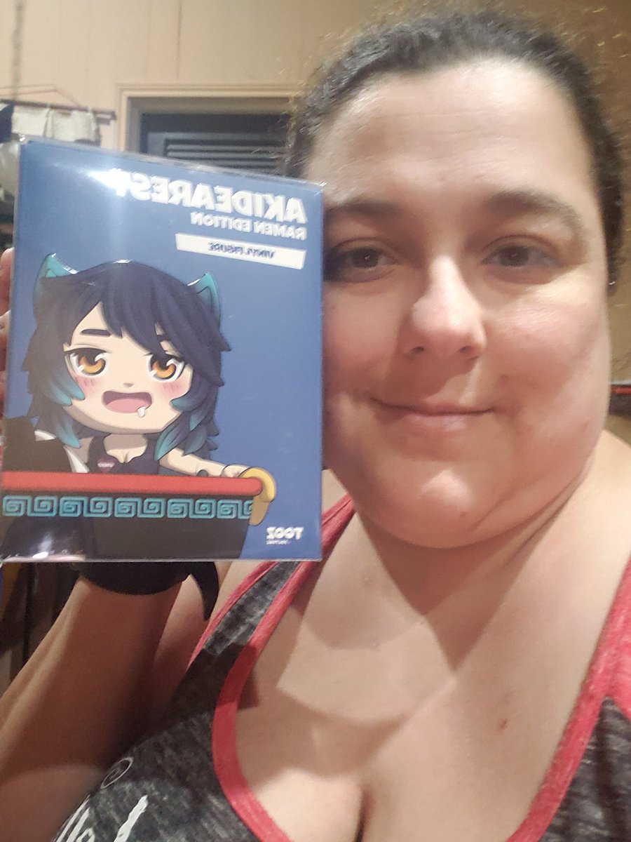 TechnoGeekGirl1's tweet photo. @akidearest guess what came in the mail :D https://t.co/1enbkenYeo