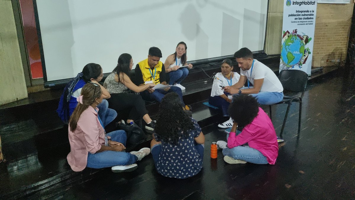 ChitiRoi's tweet photo. Celebro el éxito de la Conferencia Regional IntegrHa-bitat 2023. Los miembros de la red intercambiaron experiencias, propusieron nuevos enfoques e hicieron relacionamiento. IntegrHa-bitat es fundamental para gestionar la inclusión de la población vulnerable en las ciudades. https://t.co/GEW2qsmIaR