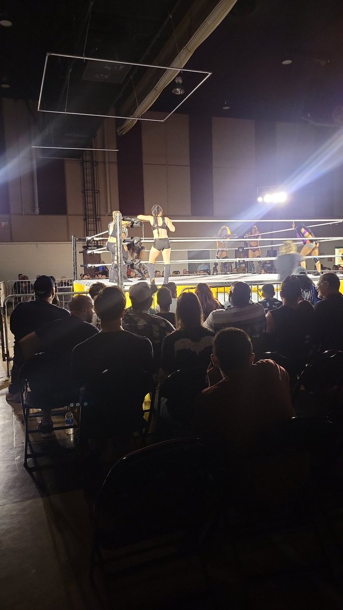 6-woman/trios:  @lashlegend, @JakaraWWE & @CoraJadeWWE vs. @ivynile_wwe, @Real_Valkyria & @DaniPalmer_wwe #NXTTampa