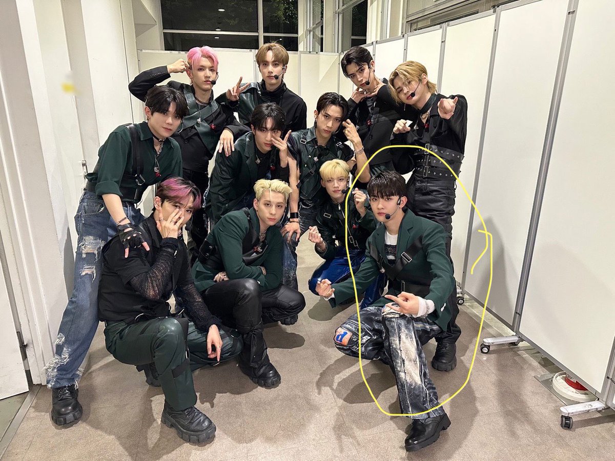 CRAFTheB1's tweet photo. このコは何君ですか？
kconでメンバーがワゴンにのってステージ周りのファンに手を振ってるなか、まったくライトの当たらない暗い中央ステージで、終始ダンスしたり手を振ったりして中央の観客も楽しませようとしてくれていたのが未だに忘れられません。
とても感動しました🥲
#INI #KCON2023JAPAN https://t.co/Rou1fZT1Ge