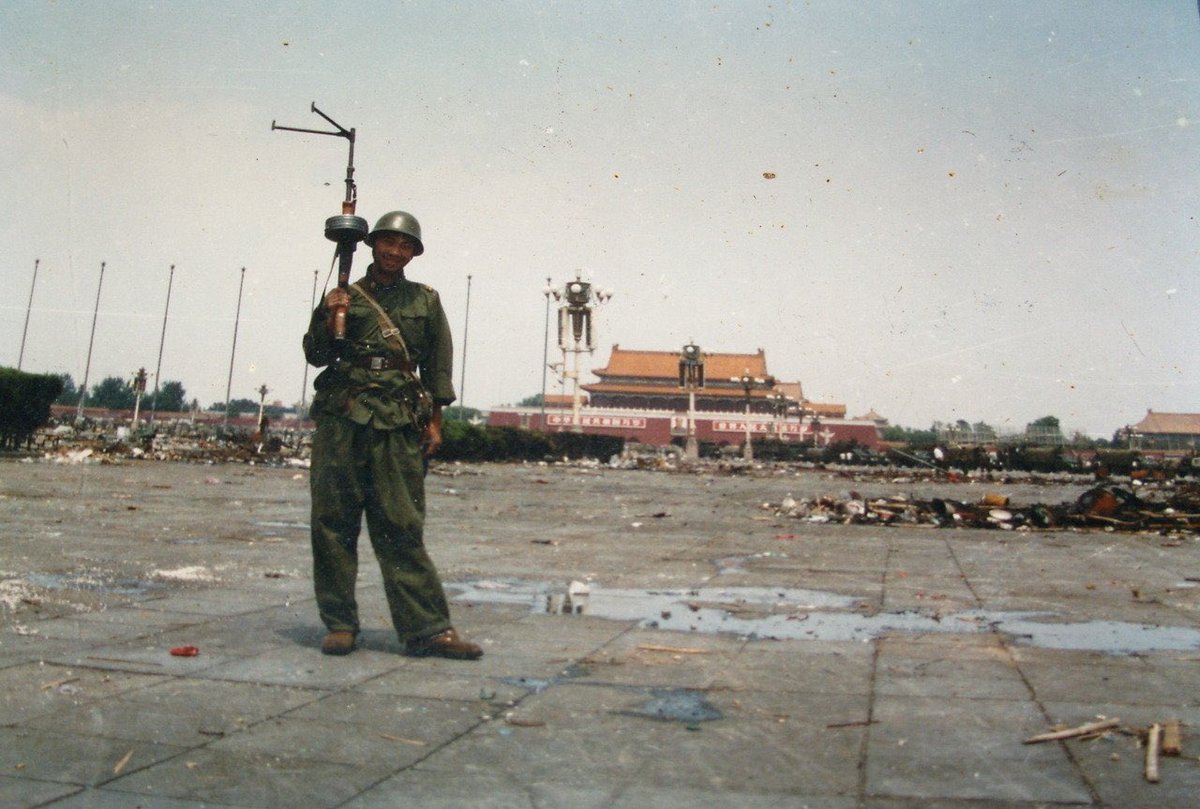 GBHKFOR's tweet photo. 大家要闹明白一点，中国军人是中共的军人，它是维护独裁统治权力的机器，它不属于国家也不属于人民，一旦中共与老百姓对抗时，中共就会放它的军犬出来咬人，六四血腥镇压老百姓就是个典型的例子！
人民子弟兵“作风优良，能打胜仗”，看看下面他们屠杀的大量天安门学生尸体，果然“能打胜仗”…… https://t.co/TDcqKtNPzJ