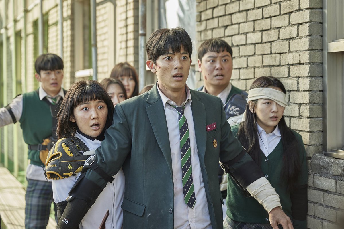 #AllofUsAreDead on #Netflix

They had me at Korean school with zombie problems.