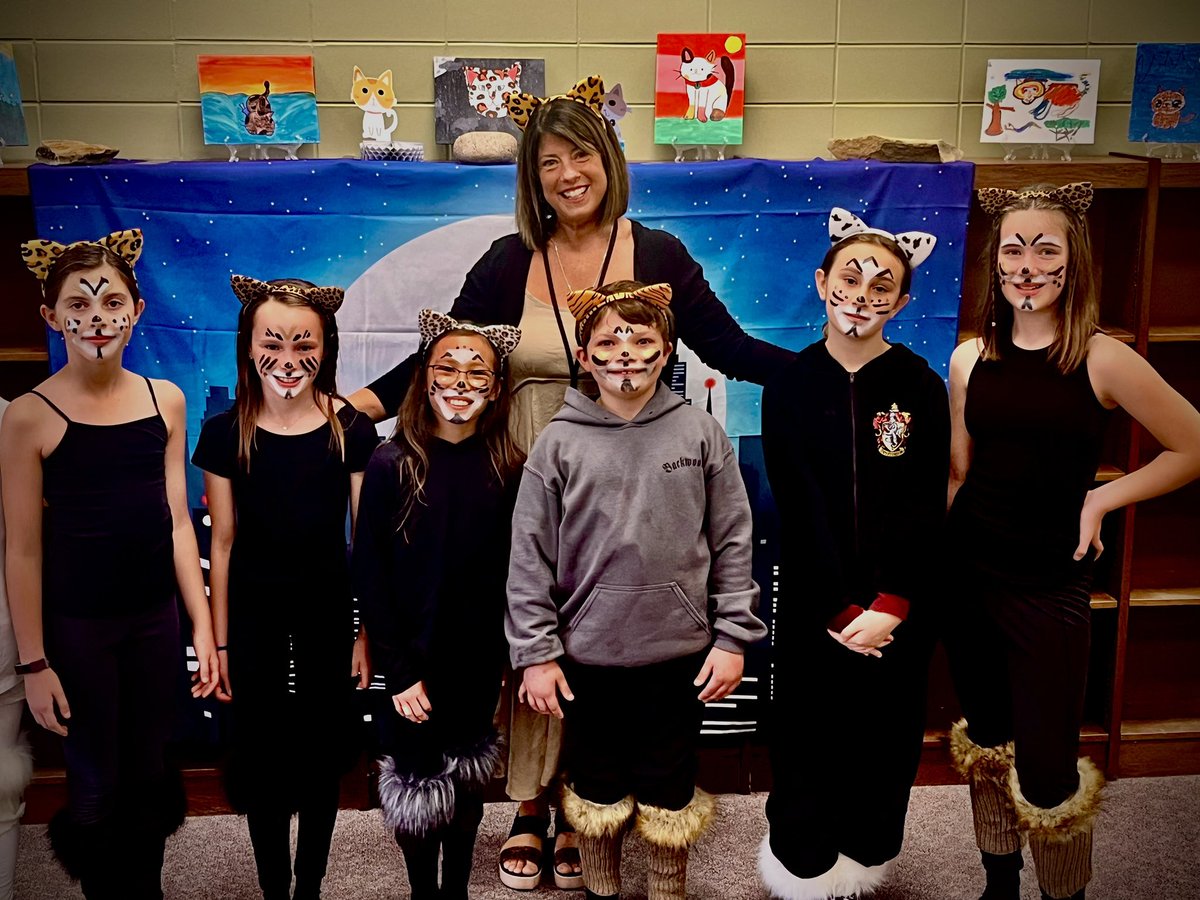 MrsVA4thgrade's tweet photo. Words cannot describe how proud I am of these 7 performers today. They shined on stage in our musical of CATS!
#GoWO #PantherPathways https://t.co/aIeByVQFKz
