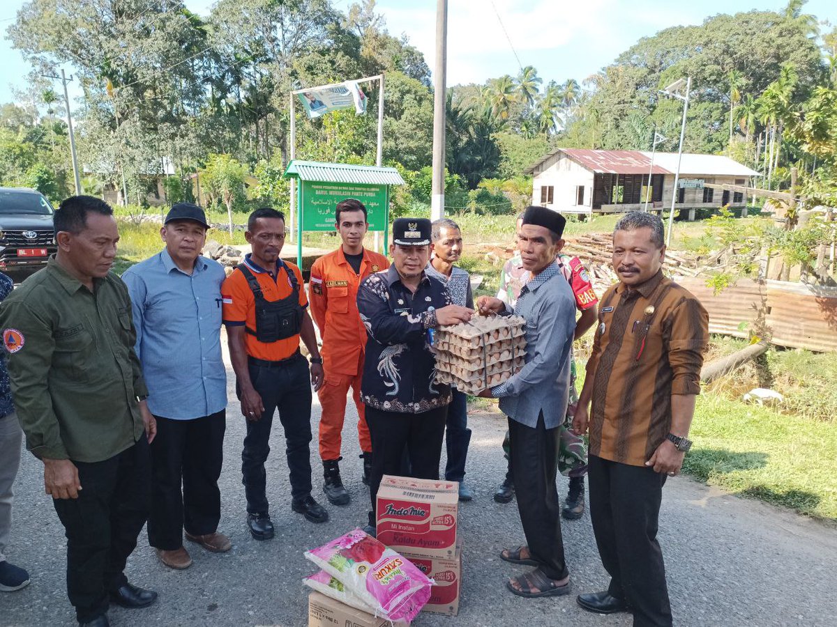 doktornurdin's tweet photo. Meninjau lokasi dampak banjir di Kecamatan Darul Hikmah, Kab. Aceh Jaya

@BNPB_Indonesia https://t.co/LnpzBdz65q