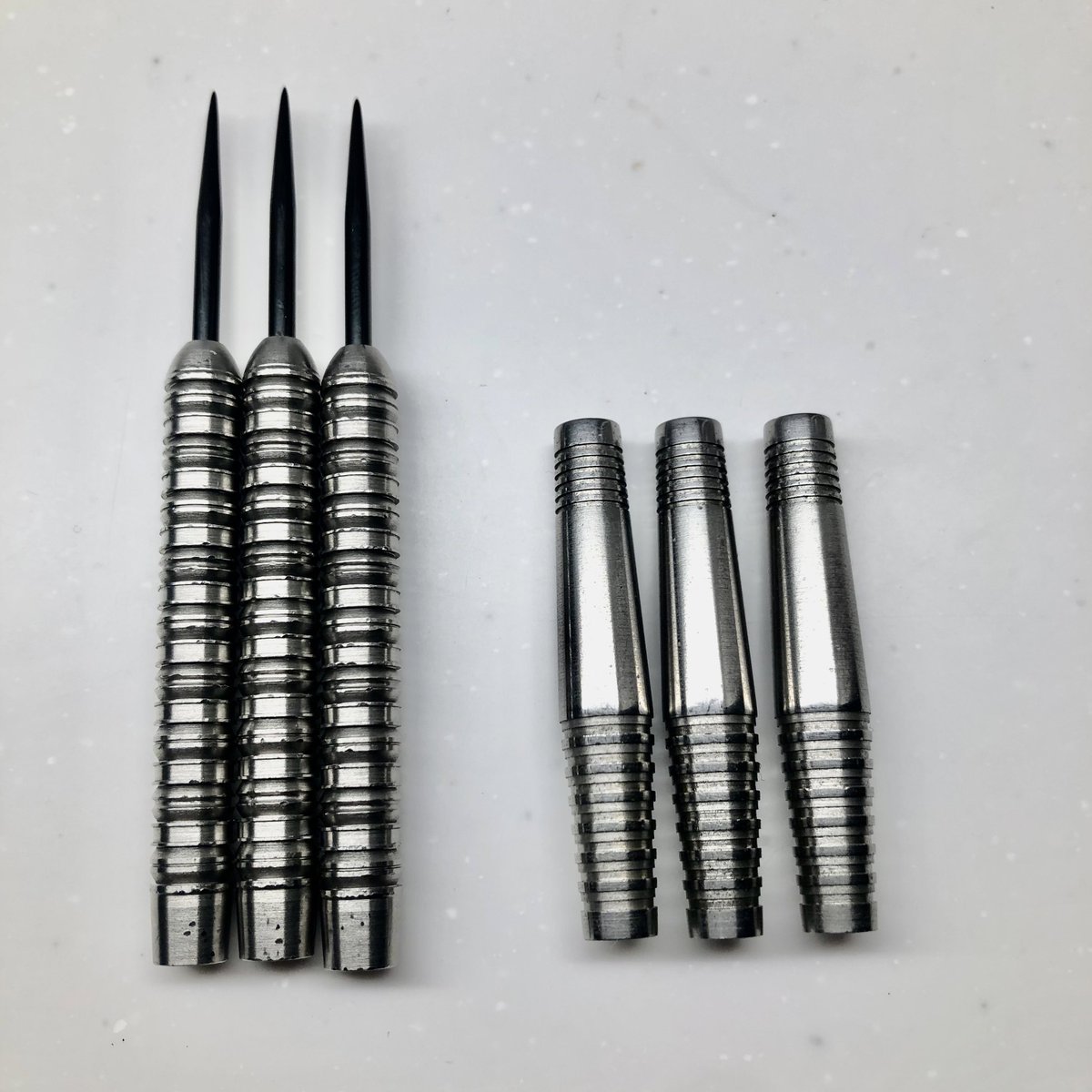382darts's tweet photo. 【フォロワー1000人達成！】
【拡散希望！】【感謝！】
プレゼント企画です！！
使用していたスティールダーツ！ソフトダーツ！1名ずつプレゼント！
伸び次第では何か増やします！！←

応募条件は二つ！！
①＠382dartsをフォロー🙏
②このツイートをRT🔄
以上！！

詳細は↓に続く。見てね👀 https://t.co/Ae8kWyrkNq