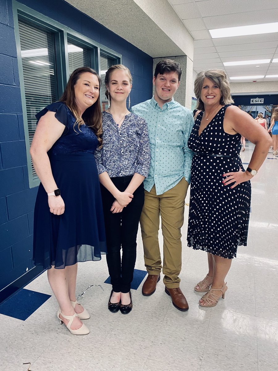 ABuhr_WSMS's tweet image. Our 8th grade teachers and students having a great time together at the 8th Grade Dance tonight!! #WSMSWolves