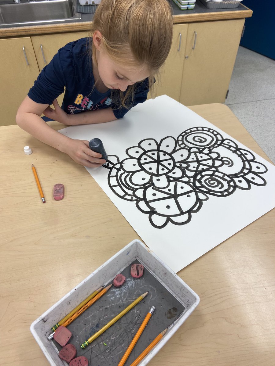 Ms_Rawls33's tweet photo. 3rd Grade @HESVBVikings are finishing up these large scale flower compositions. Students studied the artwork of Heather Galler before creating their inspired artworks. https://t.co/m38wK971mo
