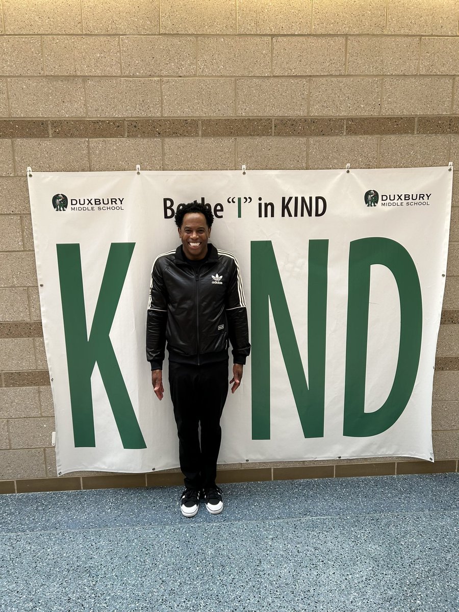 docspeaks's tweet photo. 🤗A day of meaningful student connections! 💯 So, let's make it a priority to continue to connect with students on a deeper level. Whether it's through a simple conversation, a shared interest, or a kind gesture, let's show  students that we care about them and are invested in their success. Together, we can create a positive and supportive learning environment that benefits everyone. #DocSpeaks 🎤#studentconnections #education #teaching #supportivelearning #lovelightandinsight 🫶🏾