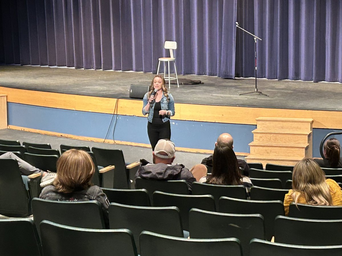 docspeaks's tweet photo. 🤗A day of meaningful student connections! 💯 So, let's make it a priority to continue to connect with students on a deeper level. Whether it's through a simple conversation, a shared interest, or a kind gesture, let's show  students that we care about them and are invested in their success. Together, we can create a positive and supportive learning environment that benefits everyone. #DocSpeaks 🎤#studentconnections #education #teaching #supportivelearning #lovelightandinsight 🫶🏾