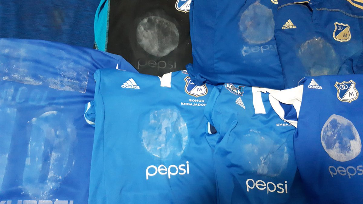 LFutbolera18's tweet photo. A las unicas que se les da una segunda oportunidad es a las camisetas!
restauramos, estampamos tus ideas.
#Lfutbolera18 #10añosDeLapopular
#Restaurando https://t.co/uiNMX1LRCX