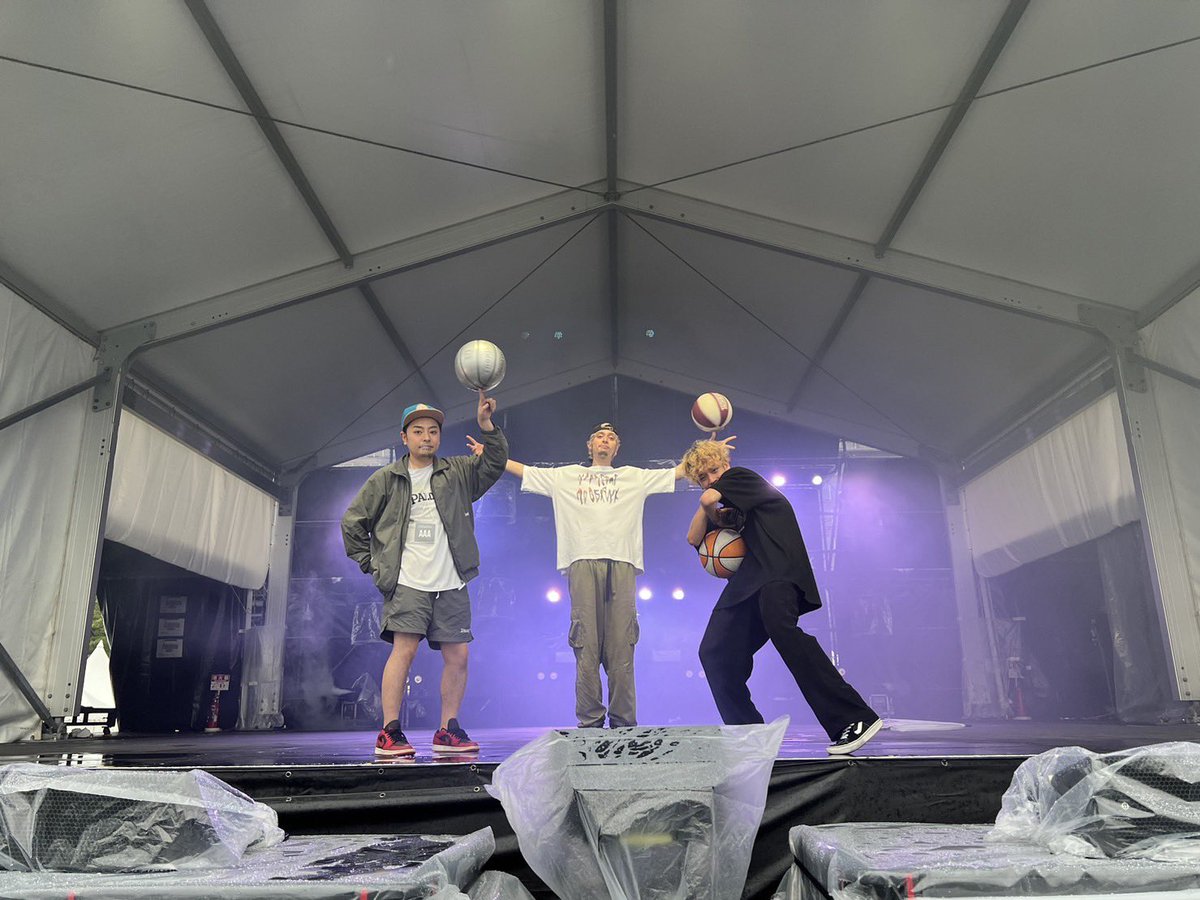 ZiNEZ_Kamikaze's tweet photo. 本日から二日間 お台場にて行われるキメラゲームズにて @KAZ2455 と @ken5_fsbb  と共にステージパフォーマンスとバスケブースのお手伝いをします！
お近くの方是非お立ち寄りくださいませ！⛹️‍♂️💨☺️

https://t.co/5jD71LChMl https://t.co/Za4SYEaFuG