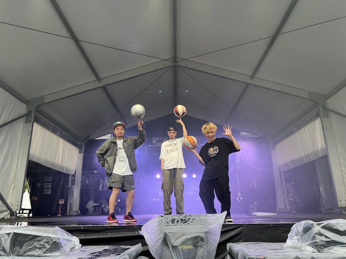 ZiNEZ_Kamikaze's tweet photo. 本日から二日間 お台場にて行われるキメラゲームズにて @KAZ2455 と @ken5_fsbb  と共にステージパフォーマンスとバスケブースのお手伝いをします！
お近くの方是非お立ち寄りくださいませ！⛹️‍♂️💨☺️

https://t.co/5jD71LChMl https://t.co/Za4SYEaFuG