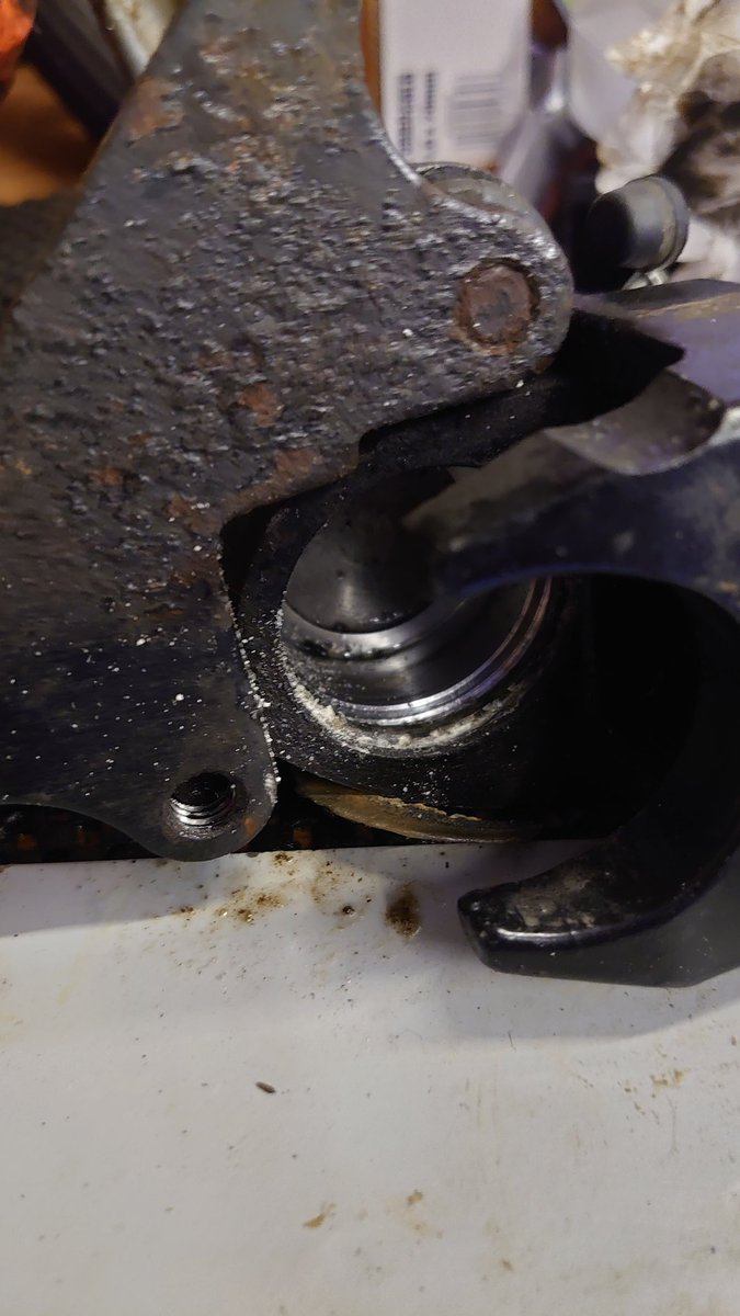 @rideandrest @richthejoiner @wemoto Evidence suggests otherwise, friends 3 years old Mutt Mongrel 125 caliper and master cylinder completely seized with corrosion despite being garaged. 3 month wait for replacement parts ordered from local dealer. Every metal part on the bike has rust or oxidation, v poor quality.