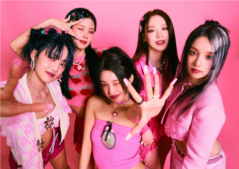TOWER_Iwata's tweet photo. 【(G)I-DLE】

6th Mini Album『I Feel』💗
タワーレコード限定特典付きCDの発売決定🎉

本日から前金予約受付開始💨

💗「個別オンラインテレビ通話会」応募券
💗オリジナルトレカ（全5種ランダム）

⚠️6/19(月)まで⚠️

🔗https://t.co/DuzMIBrbru

#여자아이들 #GIDLE #I_feel #퀸카 #Queencard https://t.co/lrV05RTw9J