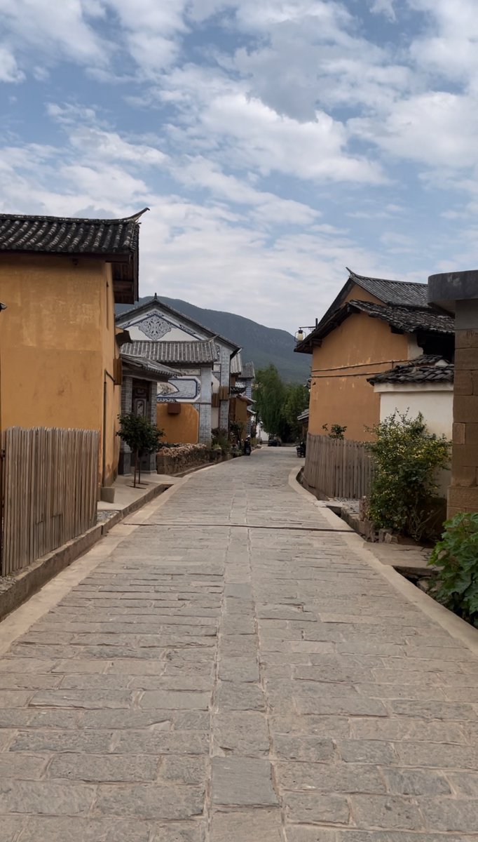 TchrTravlTym's tweet photo. Beautiful Shaxi in Yunnan Province, China. Popular for tour groups in the morning but great for peace and quiet at night.
#shaxi #yunnan #china #traveltwitter #smallblogger #travelblogger https://t.co/f5PHtXCbk3