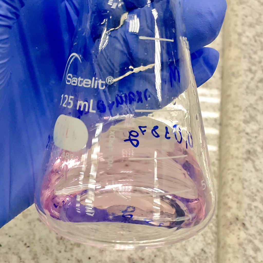 charoutine's tweet image. laboratório de hoje! titulação redox :) #collegetwt