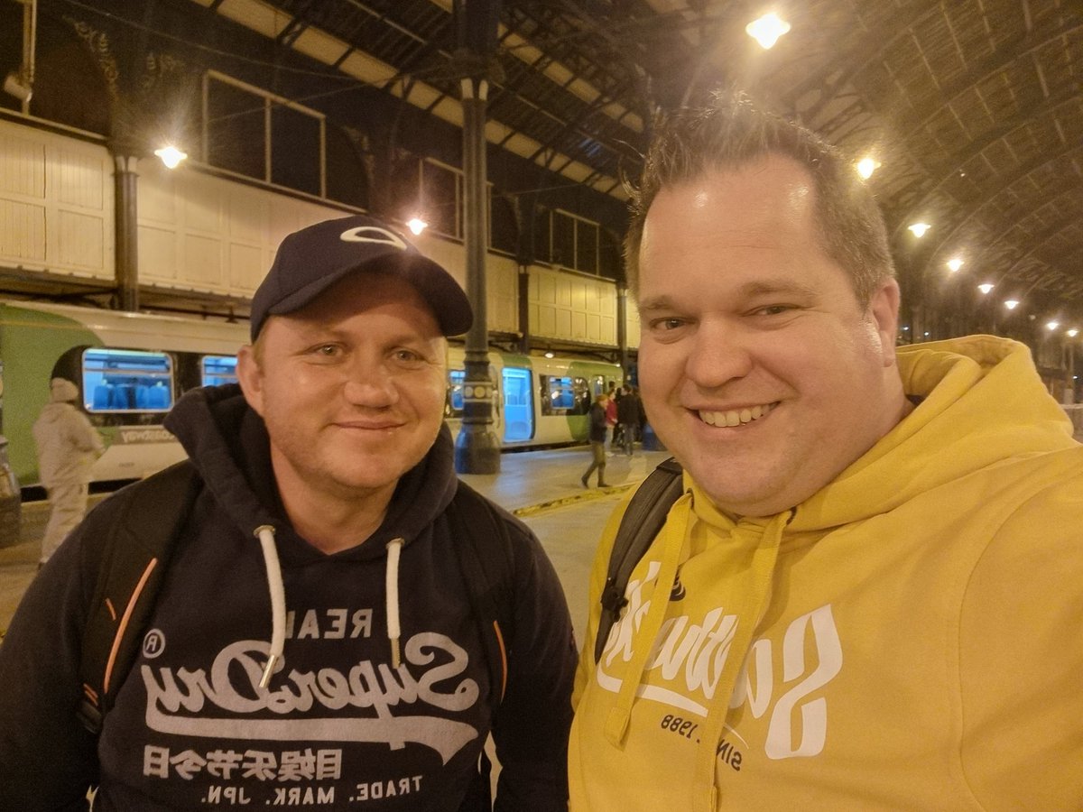 StedmanSlowSix's tweet image. Forty seven years old and off for scrap, the trains that is, not me.
I don't suppose Seaford railway station has even been this busy at twenty past midnight, but there were a few hardy souls out to bid farewell to these old tubs.  #Class313 #TheEnd