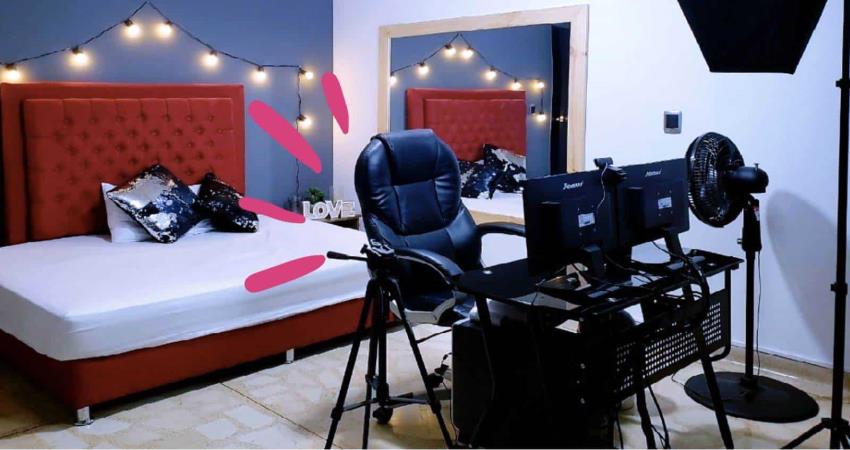 LaCaderadeEva's tweet photo. 🎥💻 Estudios webcam en Colombia: una mirada al trabajo sexual
¿Es el trabajo sexual siempre una consecuencia de la precarización laboral y la desigualdad de oportunidades? Un tema complejo que merece nuestra atención. 👇
https://t.co/8N74qerwME
#TrabajoSexual #EstudiosWebcam https://t.co/5rlo6xEKFI