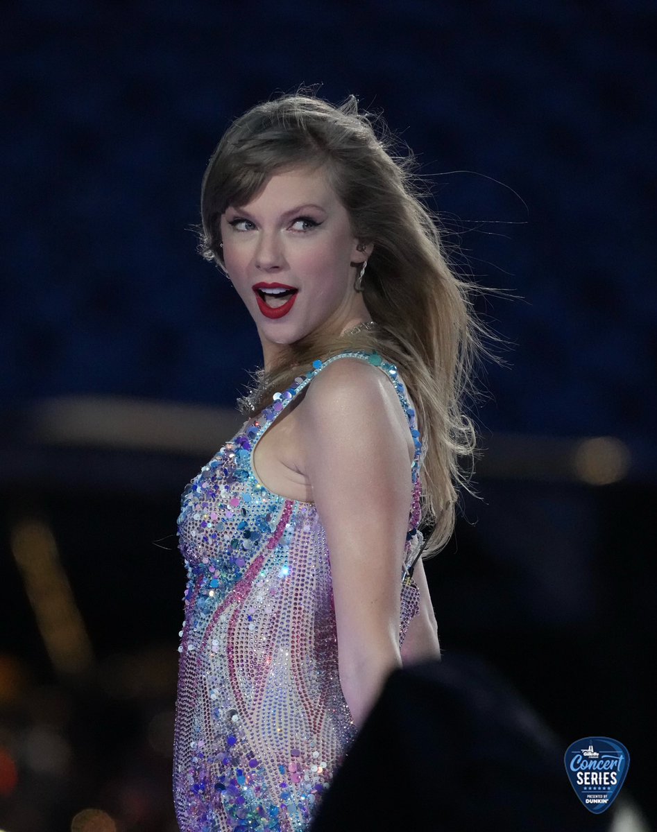 GilletteStadium's tweet photo. The queen of our hearts 🥹🫶🤍

#FoxboroughTSTheErasTour https://t.co/4ZyudvuxZd