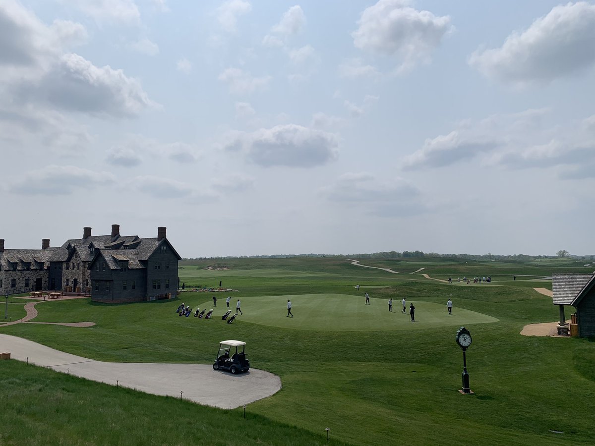 azindenver's tweet photo. Pretty cool when Pedro gets to play Erin Hills @BCLancerGolf #goodtimes #WIgolf #wind https://t.co/ah7lUJXpW0