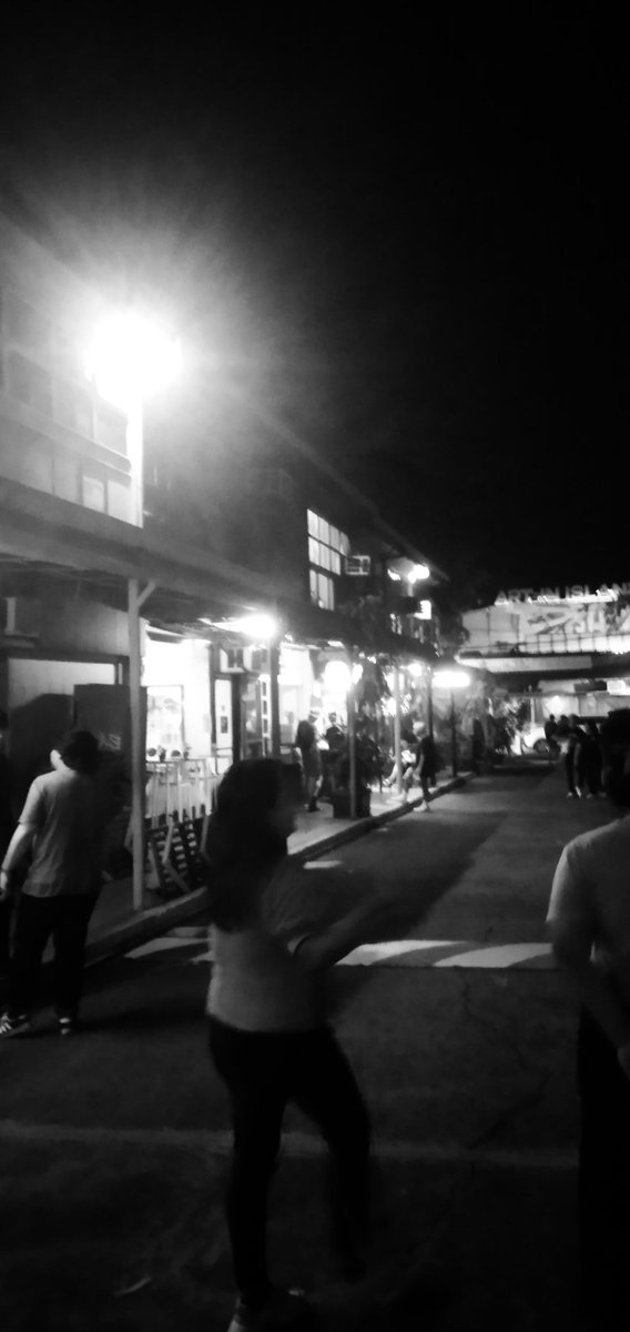 bengragon's tweet image. Shaky night shots. 🌃

#CubaoExpo #randomshots #mobilephotography #photowalk