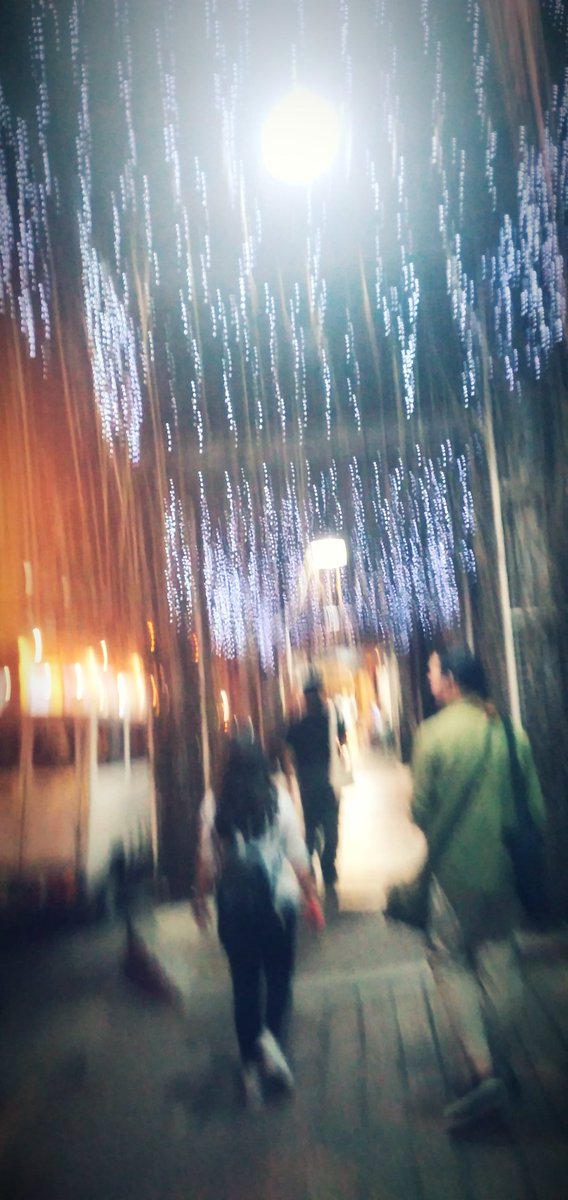 bengragon's tweet image. Shaky night shots. 🌃

#CubaoExpo #randomshots #mobilephotography #photowalk