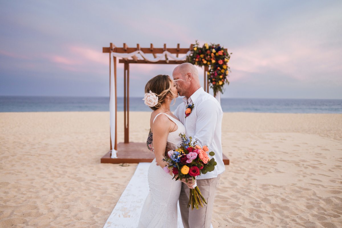Your wedding day is much more than a special occasion, it's a memory that lasts a lifetime. Thank you for trusting us to bring your dreams to life!✨
📸Photos by: Enrique Morales