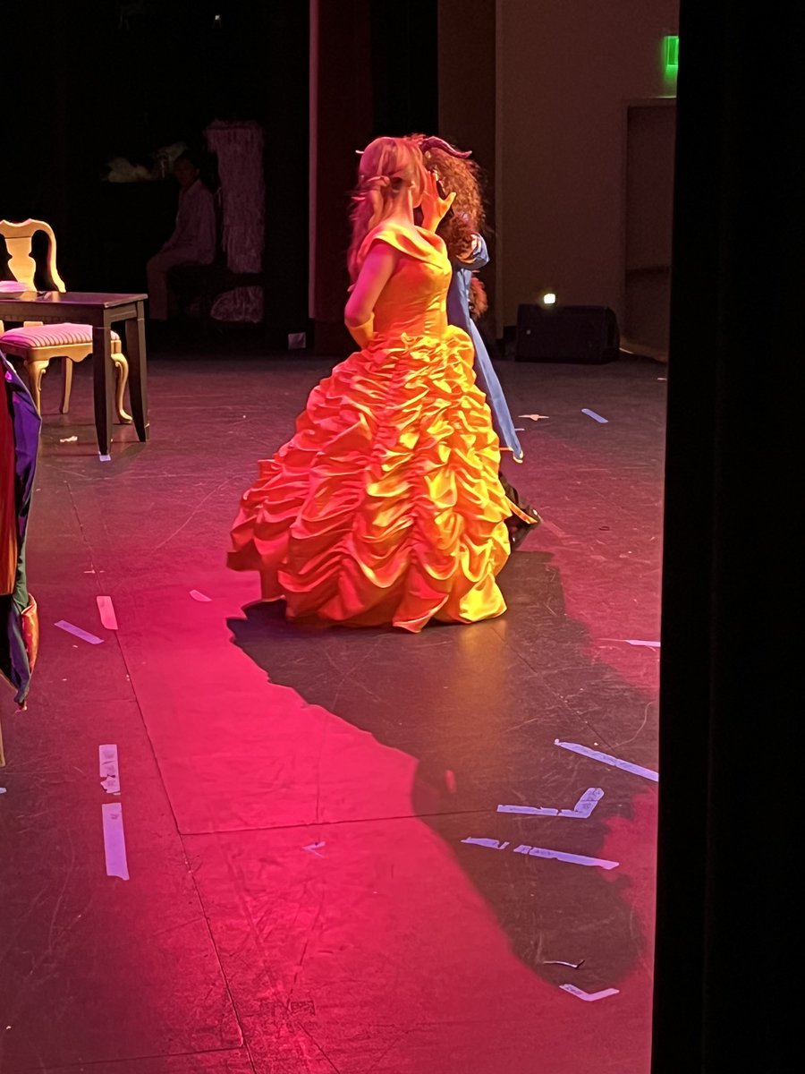 Bjoyfull143's tweet photo. Last weeknd was amazing! FANTASTIC job Green! I ❤️seeing Blackstock students helping u! We r counting down for Blackstock’s shows. I ❤️ Green students helping them 2! Hueneme pride! ⁦@HuenemeElemSD⁩ ⁦@blackstock_jr⁩ ⁦@EOGreenHornets⁩ https://t.co/ymff56gOH5
