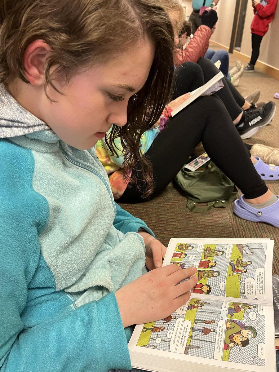 NicoleSimasko's tweet photo. Waiting patiently for Raina Telgemeier @anchlibrary https://t.co/uKkFW9liDl