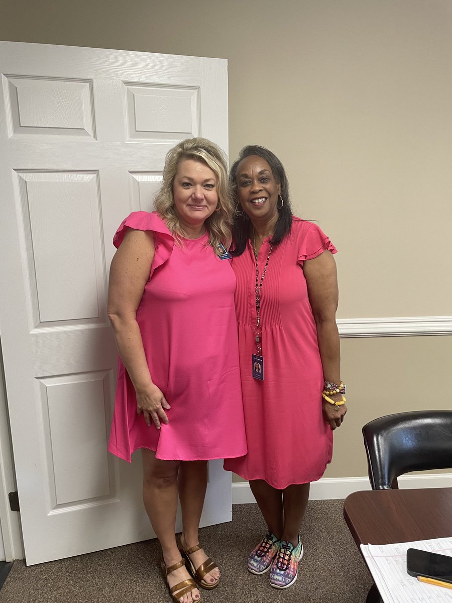 BeasonTrish's tweet photo. Twinning in D1. Wright and Beason https://t.co/vwlPWF9jv0