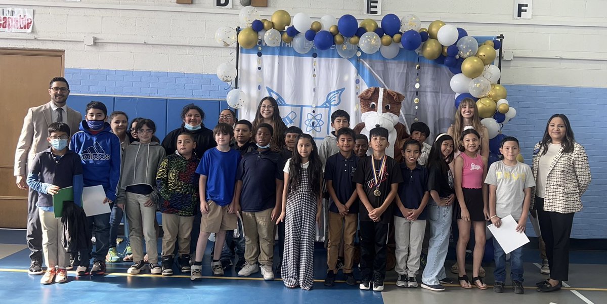 StevensParkDISD's tweet photo. Ms. Demeyer & Ms. Bryanโs 4th grade students celebrated an incredible school year during their awards ceremony today. ๐๐พโจ #WayToGoBulldogs https://t.co/5fASXbyUGb