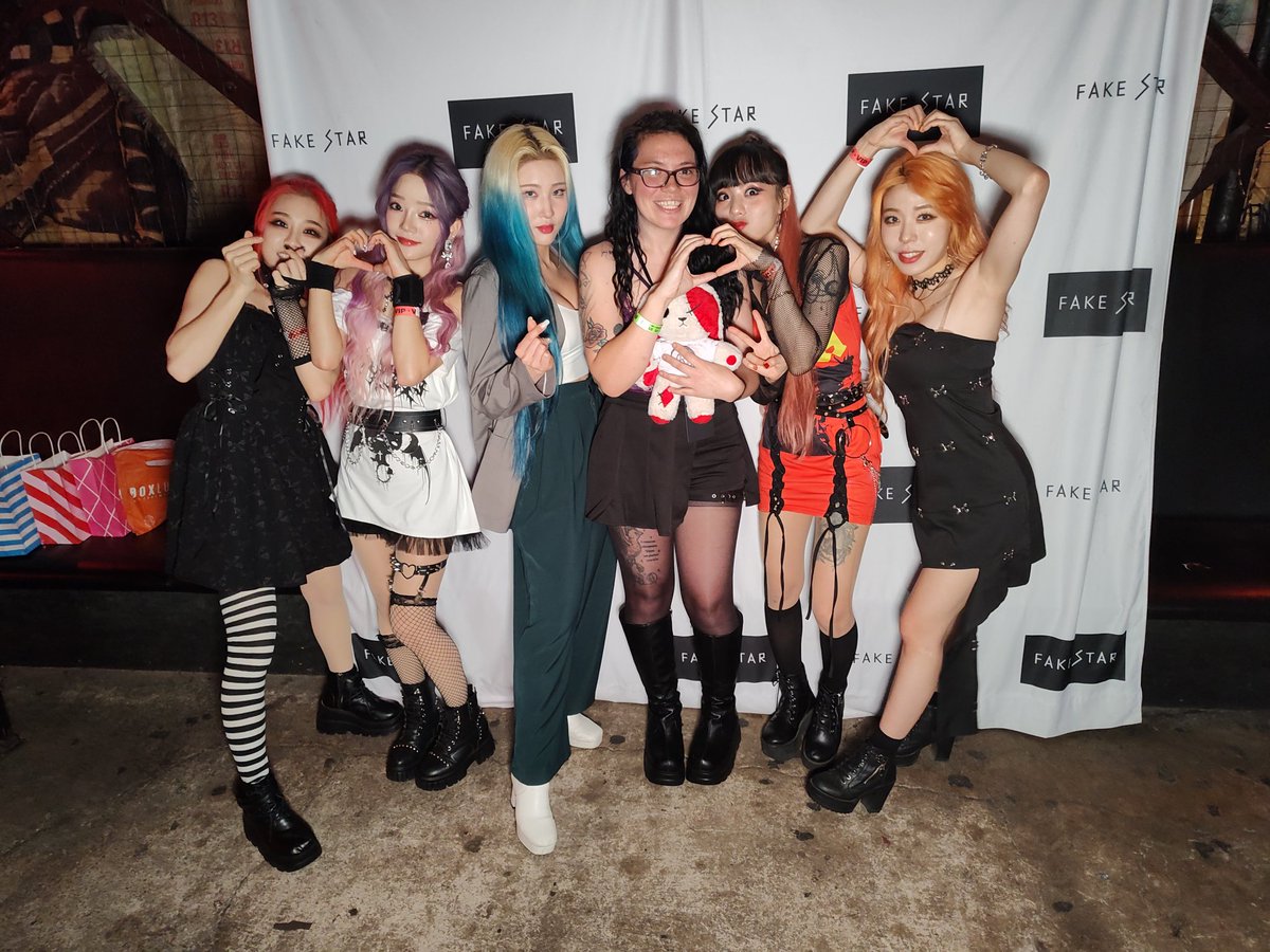 ooodorable's tweet photo. Alive but dead. It will be the greatest night ever

#RNRParadisetour https://t.co/xUuO7kCX4w